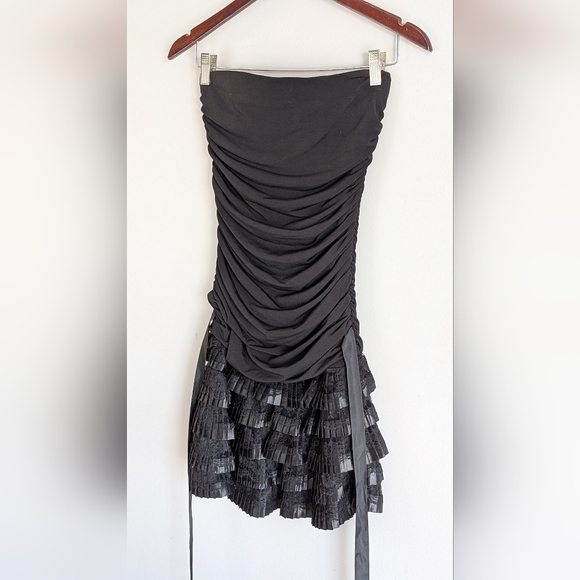 Vintage Y2K Lissa Paris Dress, Black Sleeveless Mini Bodycon w Ruffle Skirt - Picture 2 of 14